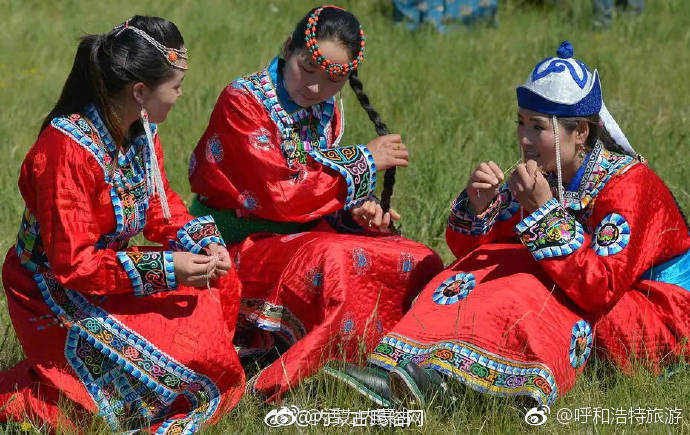 乌珠穆沁蒙古袍