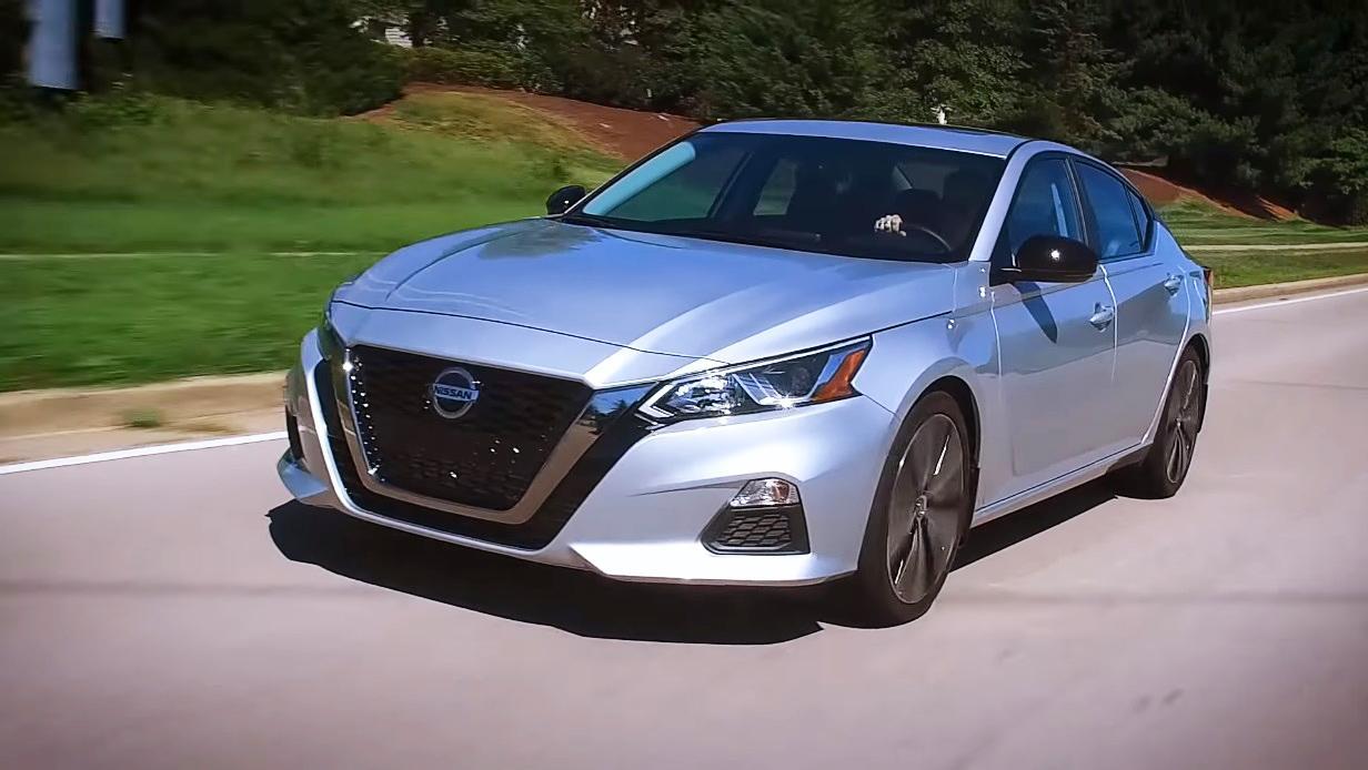 海外体验19款天籁, 外观超雅阁, 内饰不输5系, 或年底引入国内