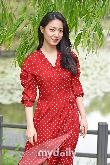 韩国女艺人柳孝荣首尔出席《大君》终映访谈会