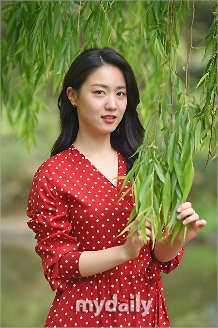 韩国女艺人柳孝荣首尔出席《大君》终映访谈会