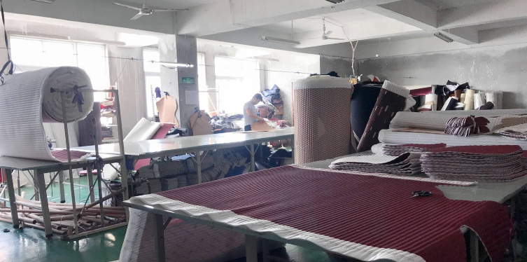 走进雅荞居汽车座垫生产车间 科技改变生活