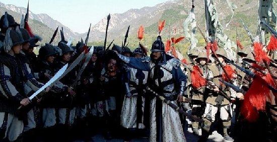 铁骑投降,正当他将城池交给大顺军,自己率军往回赶时,忽然听说李自成