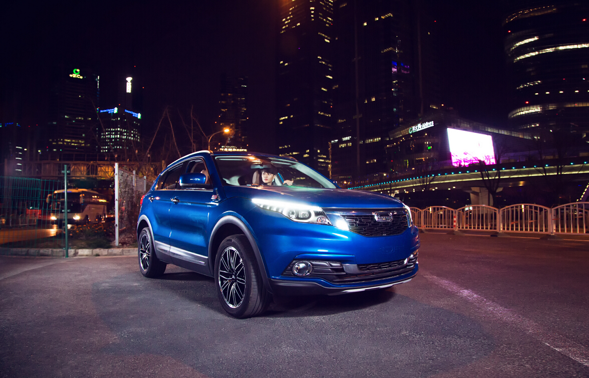 这款suv上市不久就降价3万,配全景天窗比博越大气