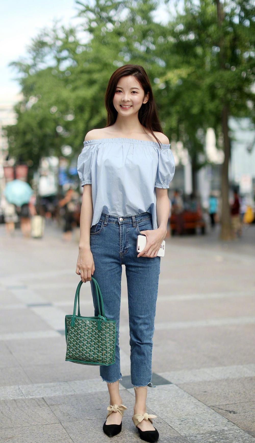 杭州街拍清纯的杭州妹纸简简单单依然靓丽跟这个夏天很搭