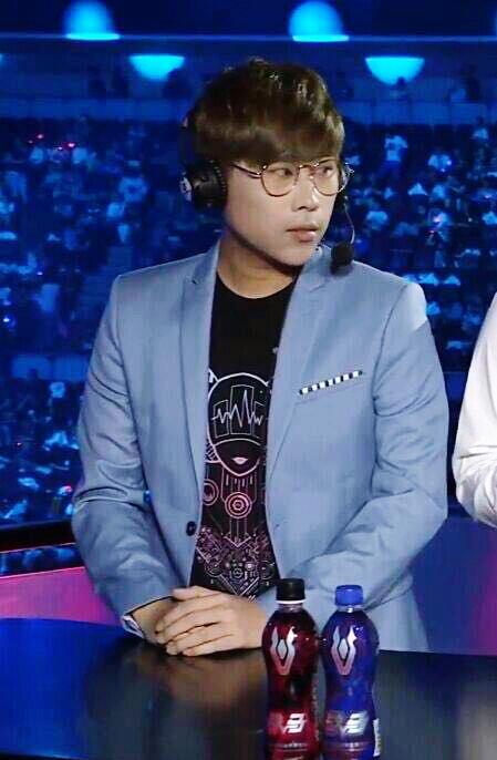 英雄联盟卢本伟的头像皮球减肥上热搜