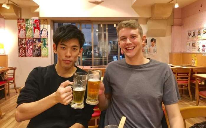 之前,就有一群美国人到中国旅游,去逛小吃街的时候,看到这种"奇怪"的