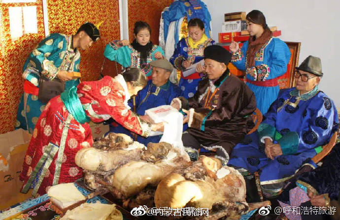 乌珠穆沁蒙古袍