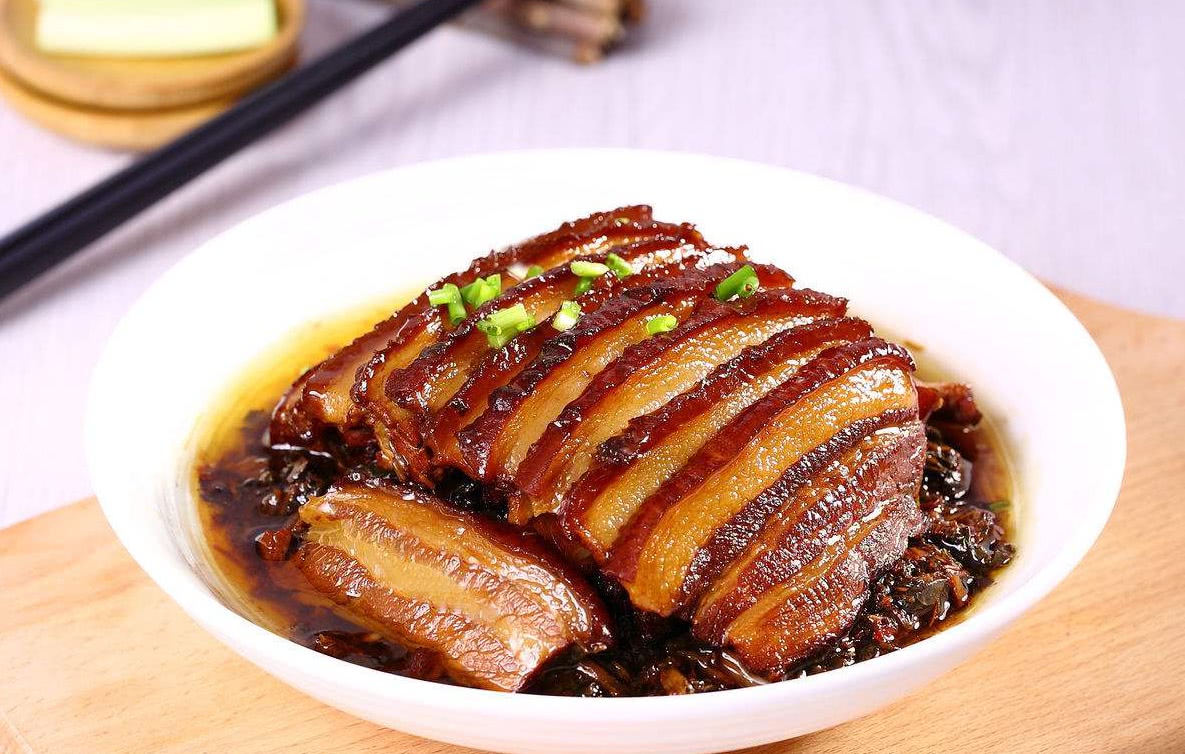 教你自己在家做梅菜扣肉方法简单看一遍就会味道堪比大厨