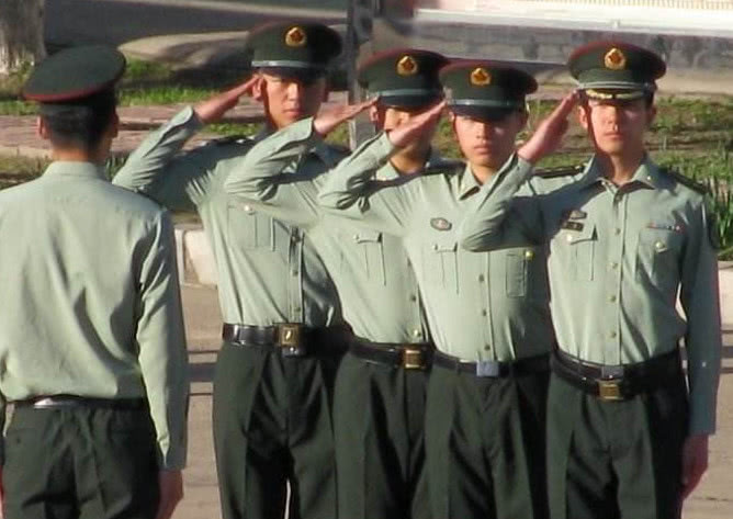 军人退伍后可以行军礼吗?没规定不可以,但是一定要有军心!