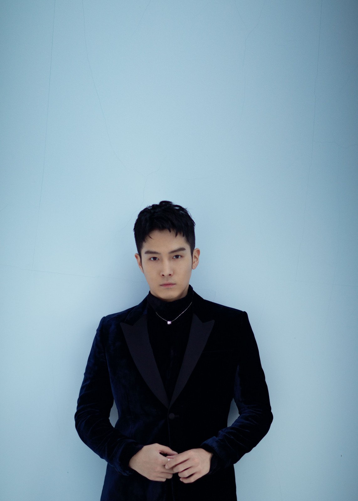 盛一伦出席时尚之夜 简约雅致彰显绅士品格