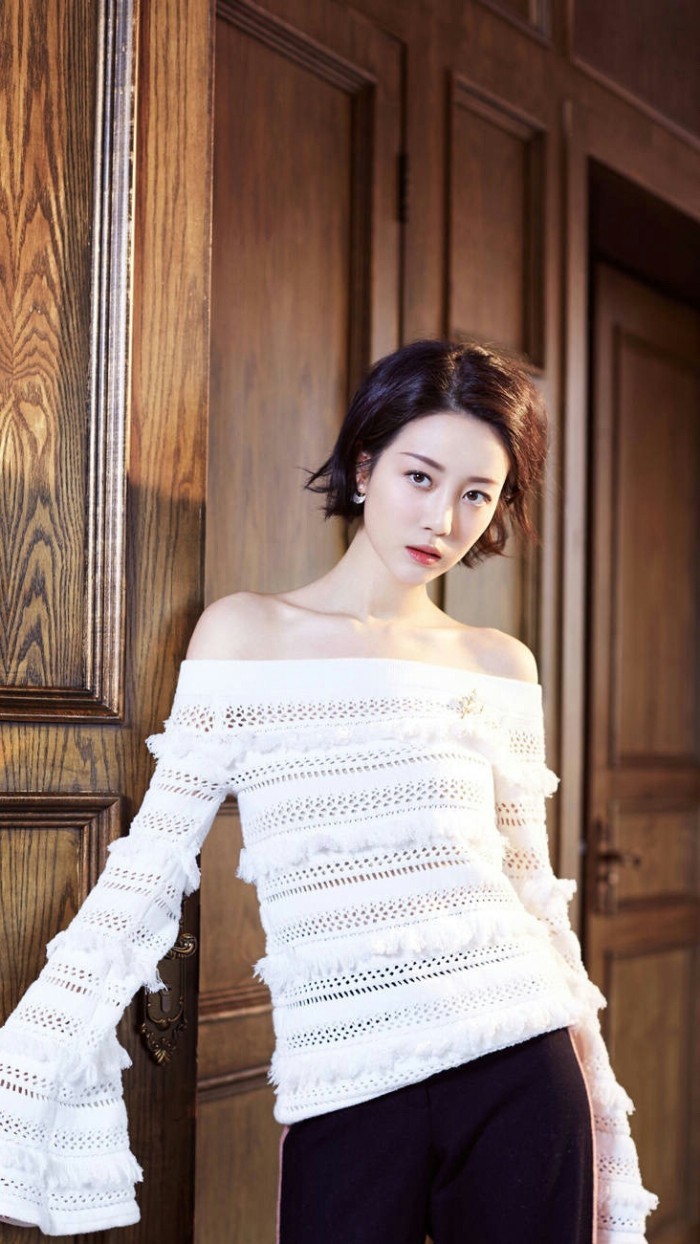 青春靓丽歌声甜美的女明星李溪芮