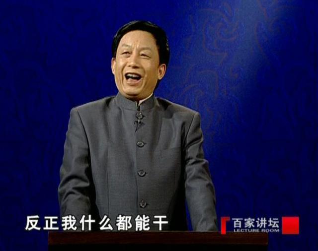易中天教授秀书法,看完这字,网友为何这么说?