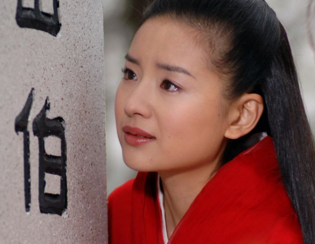 演员,尤其是和何润东主演的经典之作《梁山伯与祝英台》中,董洁饰演祝