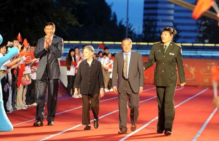 43岁时成家,婚后不敢生孩子|郑海霞|徐庆华|身高_新浪新闻