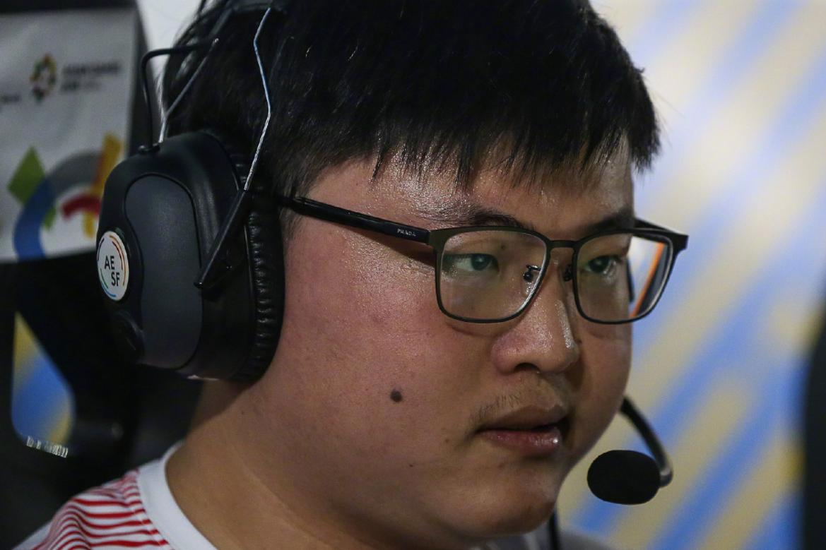 亚运会lol中国队不敌韩国队,比赛三次暂停uzi焦急到满头是汗!