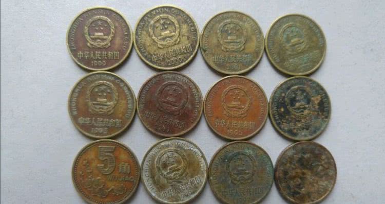 张大爷收藏的10枚硬币,专家2000元打包带走,快看你有没?