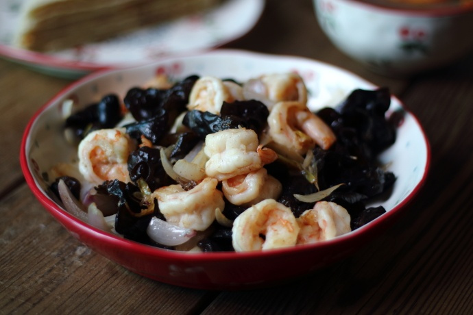 黑木耳炒虾仁,简单易做,好吃不贵