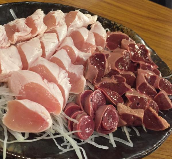 还淌着血的生猪肝鸡肝,直接吃?日本网友:超级美味,我的最爱