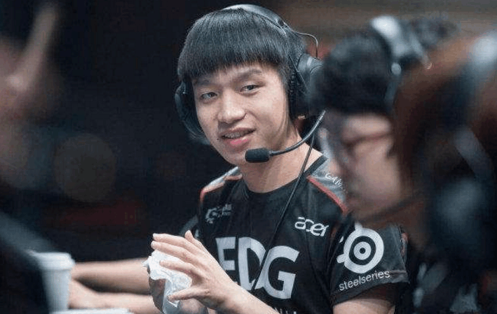 队友吾单深夜爆料: 除了自己没人打训练赛!