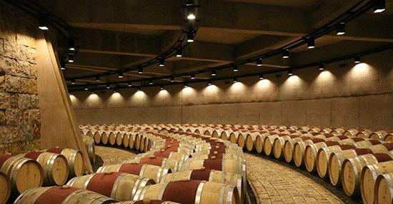 橡木桶酒窖的管理