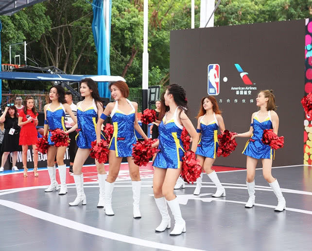 NBA比赛开场热舞,各国篮球宝贝性感撩人,只有最后一个堪称清流|NBA比赛|篮球宝贝|热舞_新浪新闻