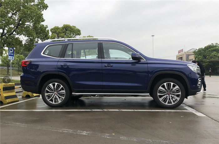 试驾荣威rx8:不仅是智能,还有真真切切的豪华体验!