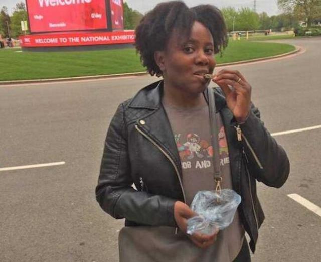 英国异食癖女子专业吃土30年,如今靠卖土年入30万