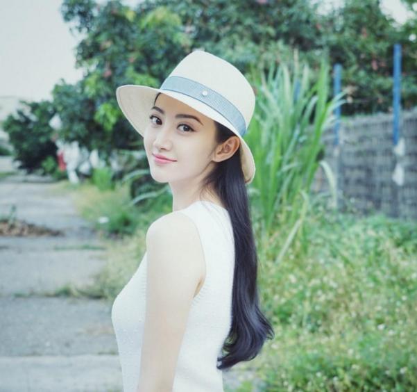景甜清新照曝光,回眸一笑动人心,不愧为实力氧气美女