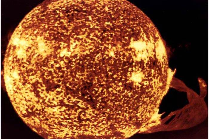 太阳如果坍缩,最终会成为白矮星,这颗白矮星非常有可能会成为!