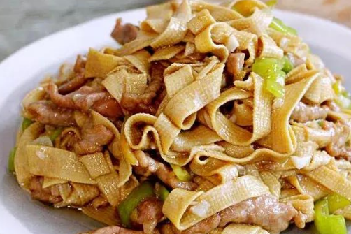 "尖椒肉丝豆腐皮"营养搭配的完美组合