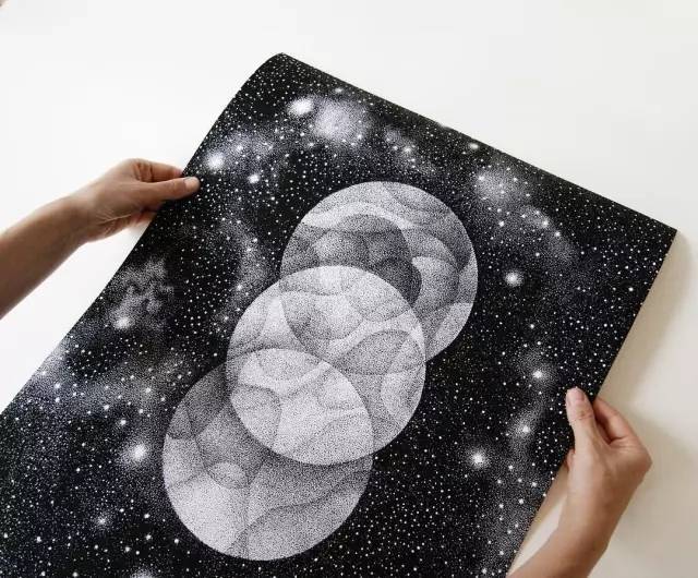 你绝对猜不到她的画居然是这样画出来的艺术家petrakostova用点