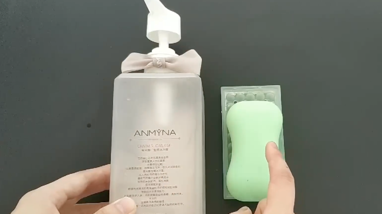 夏季洗澡用沐浴露还是香皂好?好多人都搞错了,快来看看正确方法