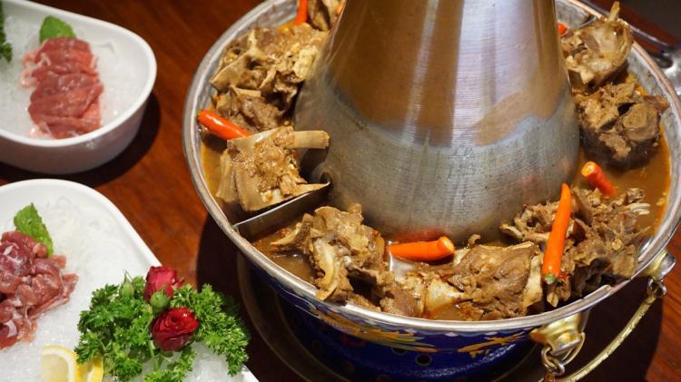 进宫涮个1078景泰蓝老北京铜火锅,羊蝎子满到溢出来