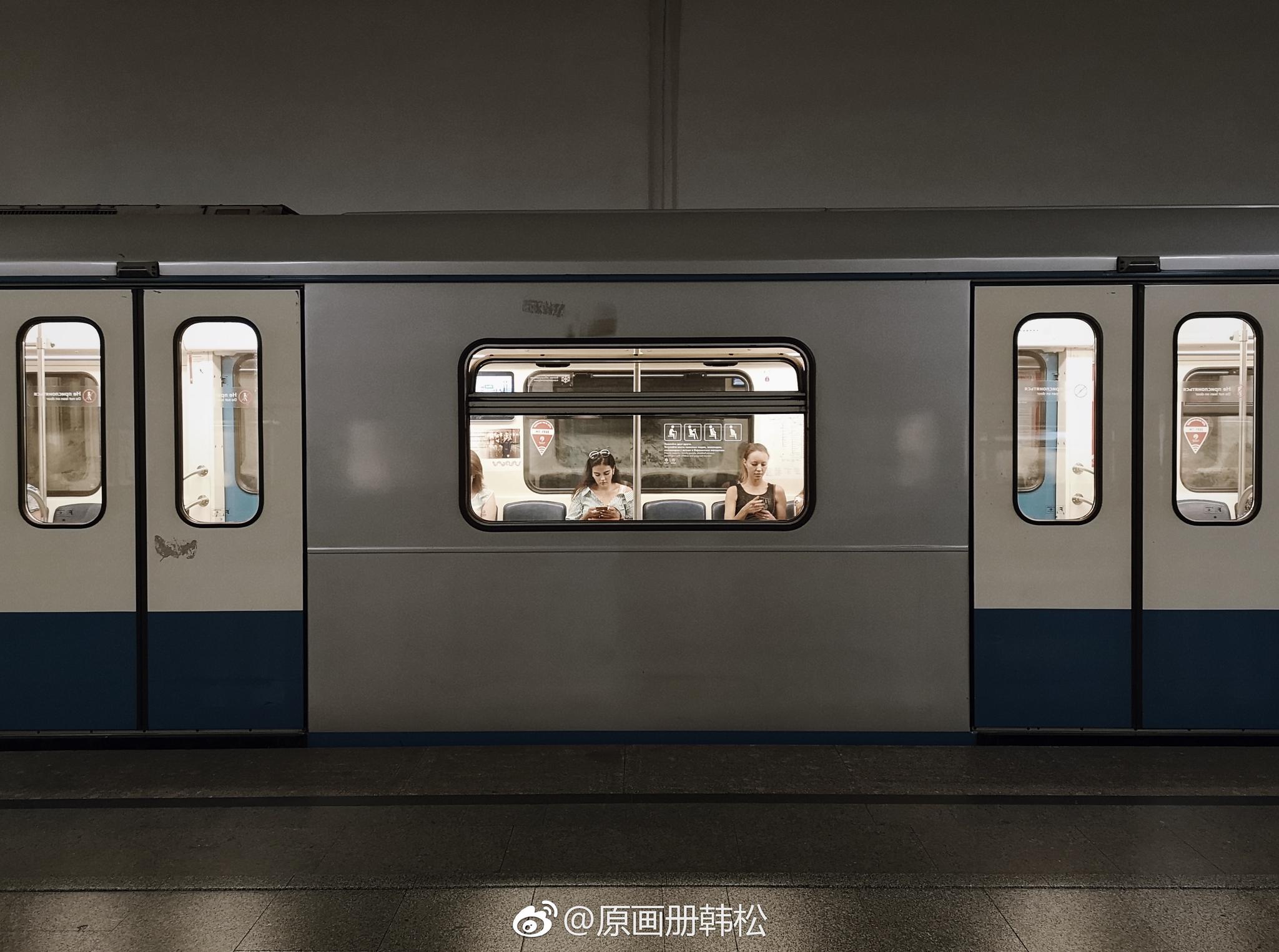 方窗里莫斯科地铁|方窗|莫斯科|地铁_新浪新闻