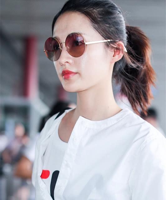 明星近距离长什么样?沈月双眼皮好看,吴宣仪睫