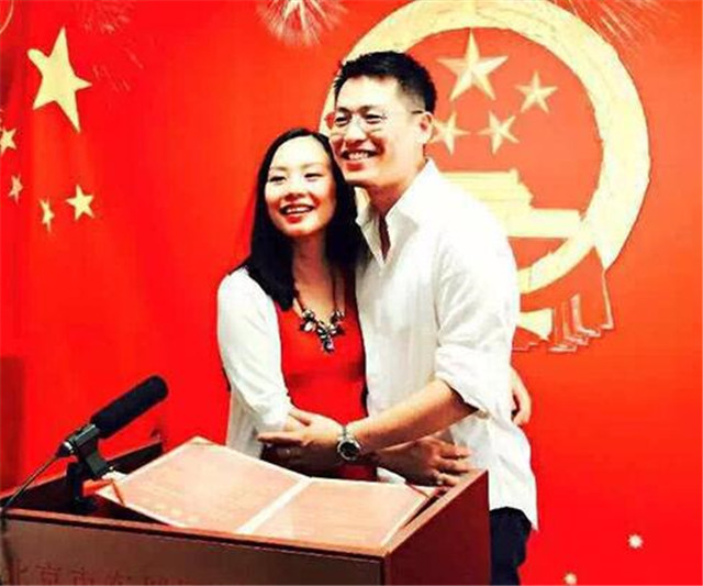 80后导演,拍了一部剧,就娶到身价145亿白富美,今开上玛莎拉蒂