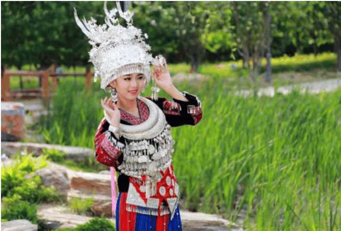 苗族姑娘很漂亮,却偏偏不嫁汉人,原因让人难以