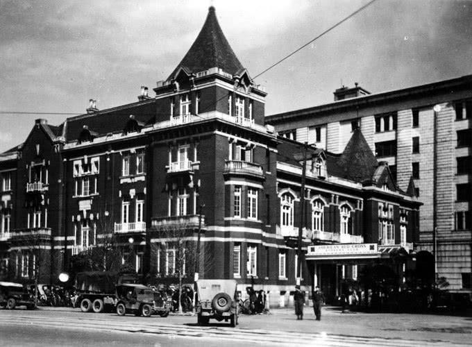 1946年日本东京街景随处可见二战时期被美军轰炸的建筑物