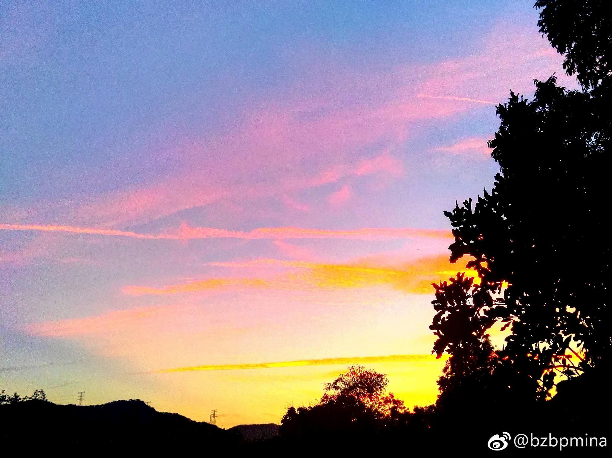 手机随拍520的晚霞迷人的色彩