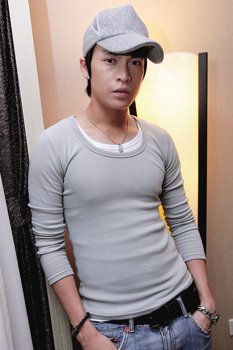 相对于多年的作品,蔡尚甫给人印象更加深刻的必定还是言行,曾经在参加