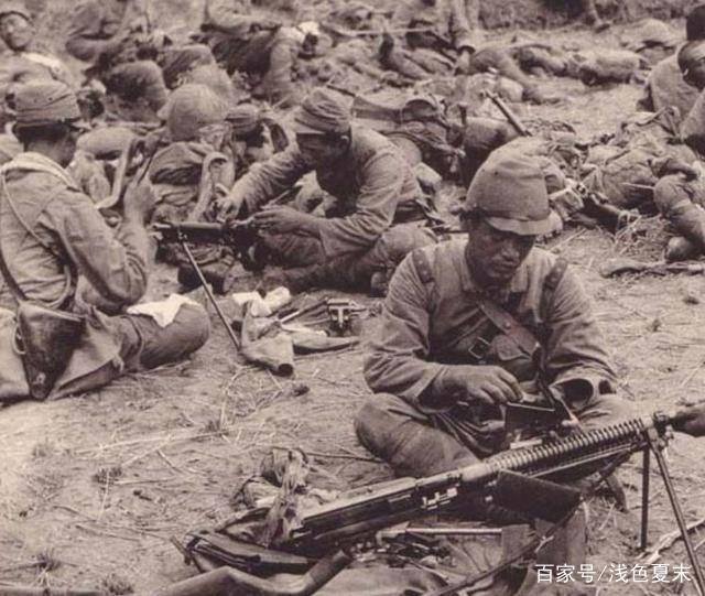 日本鬼子老照片:图2的日军在烧火做饭,图5是被俘虏的日本士兵!