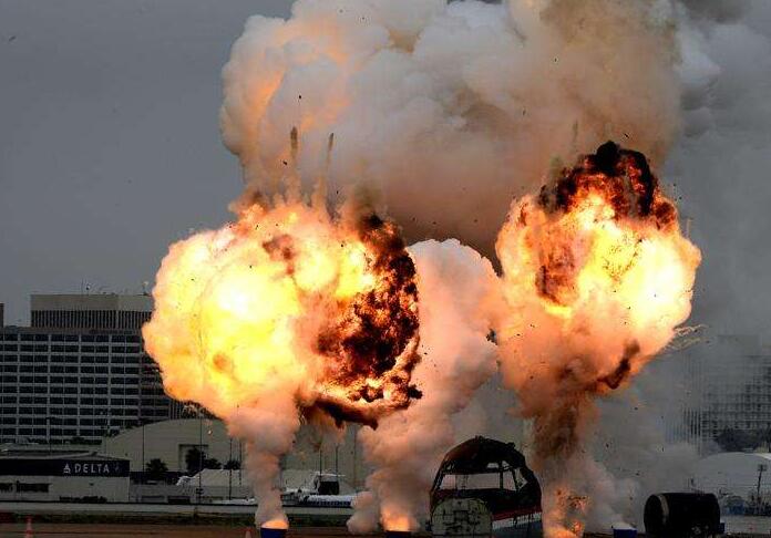 印巴爆发战争,印飞行员紧张按错按钮,50枚导弹轰炸自己人