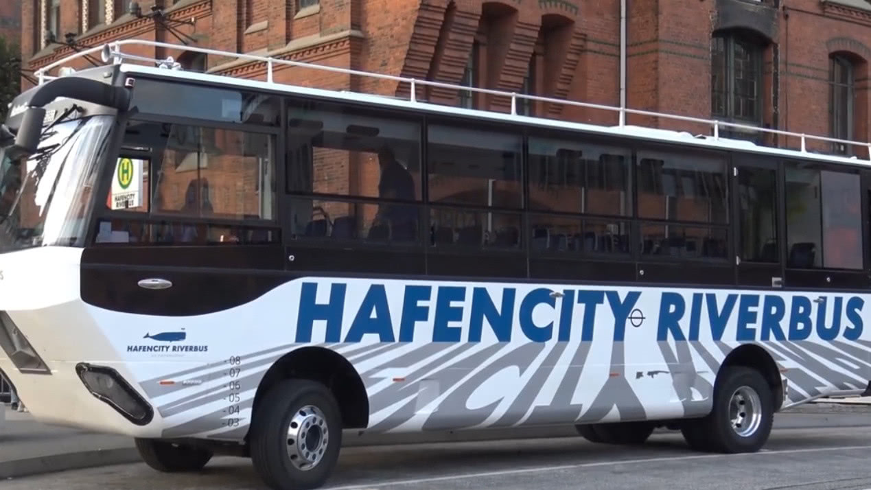 荷兰造水陆两栖公交车,如果路上堵车,还有水路可以走!