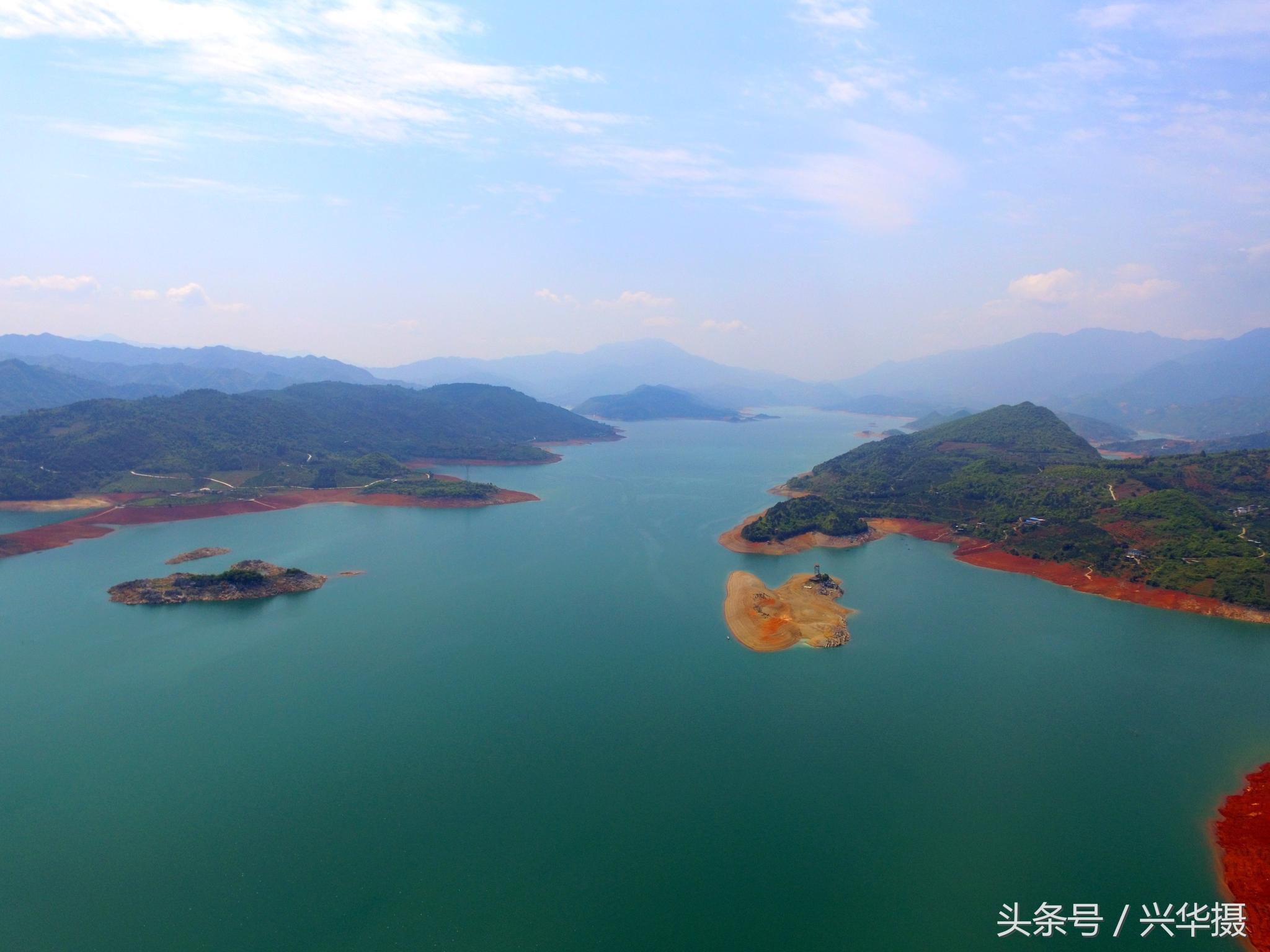 湖南郴州东江湖发现神奇"神仙脚"孤岛 空中俯瞰酷似成人脚掌
