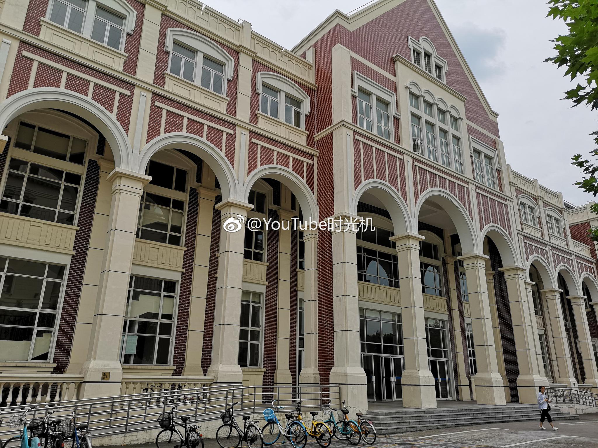 滴,上外卡!图书馆不大,不过座位挺宽松的|图书馆|外卡|座位_新浪新闻