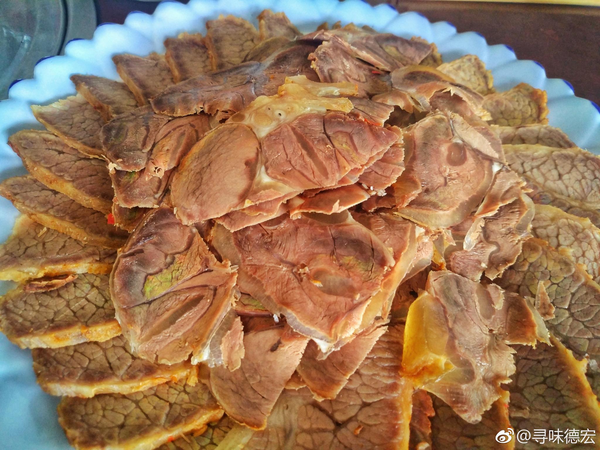 天气炎热,吃顿饭要流两斤汗 有爱吃的牛扒烀,玉合,青菜汤