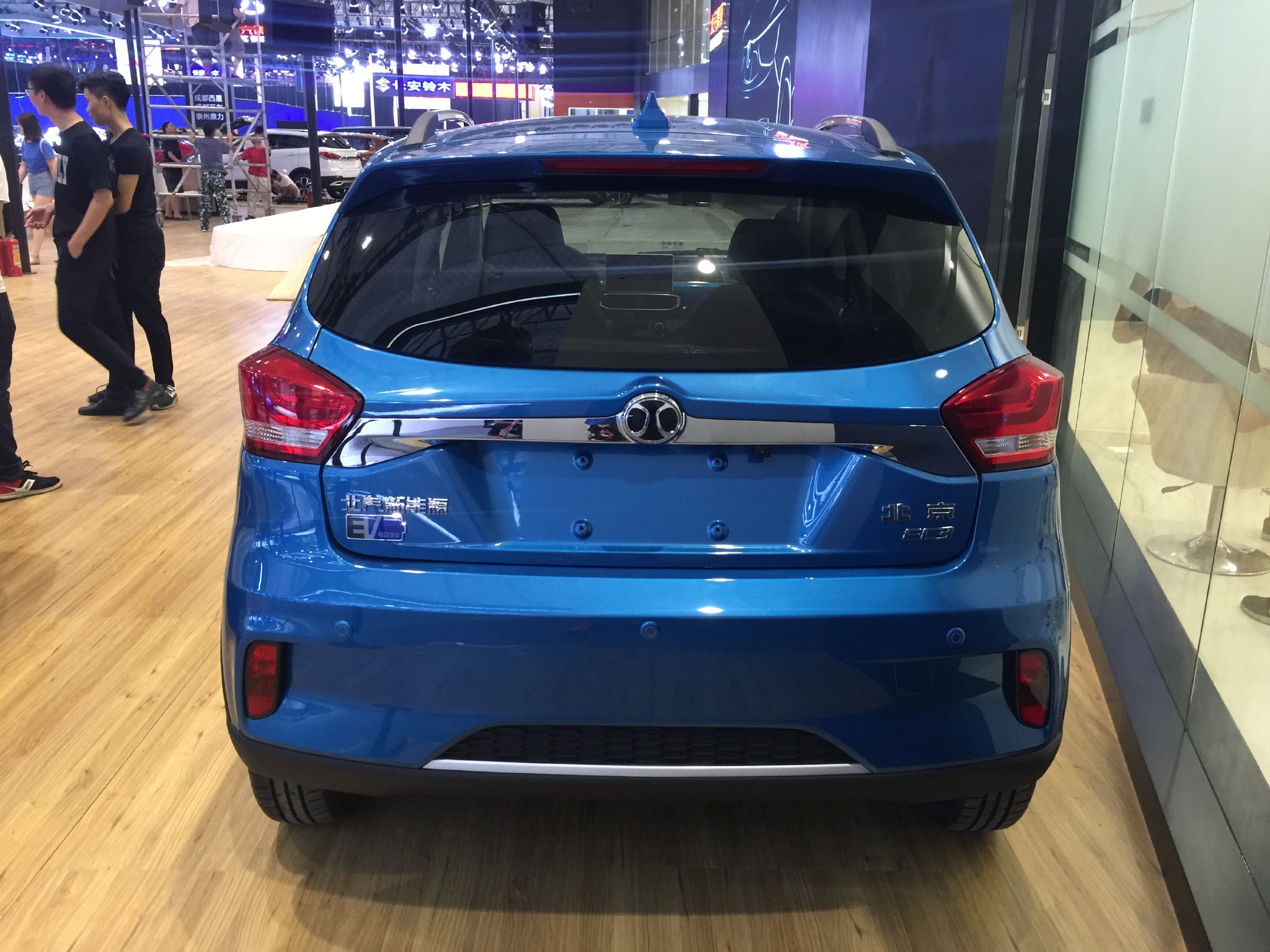 摒弃老年车阴影,北汽新能源ec3曝光,全新外观已中毒-新浪汽车