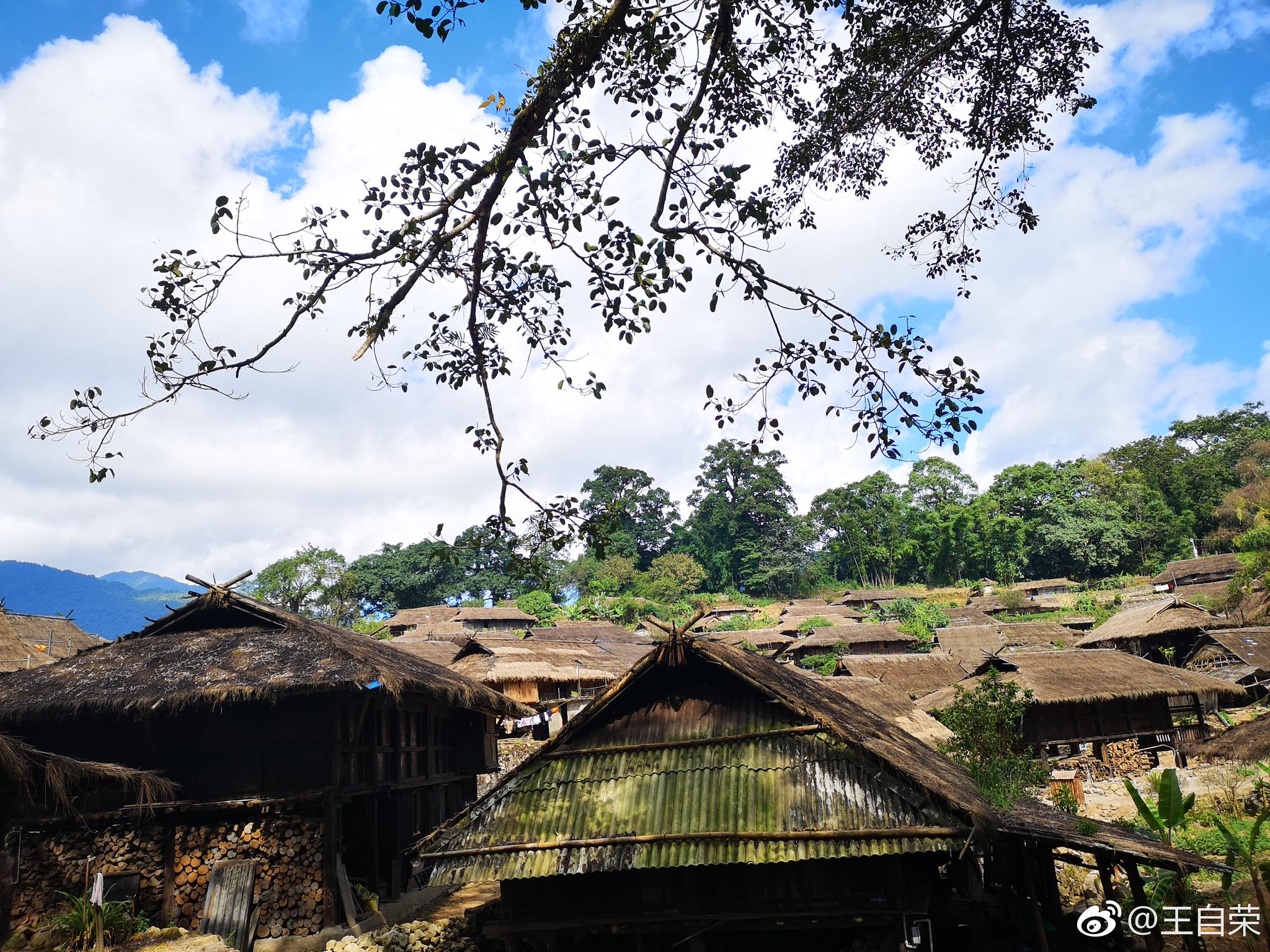 虽然走了好多地方,但每一个人一到沧源翁丁佤寨,都被深深吸引住了