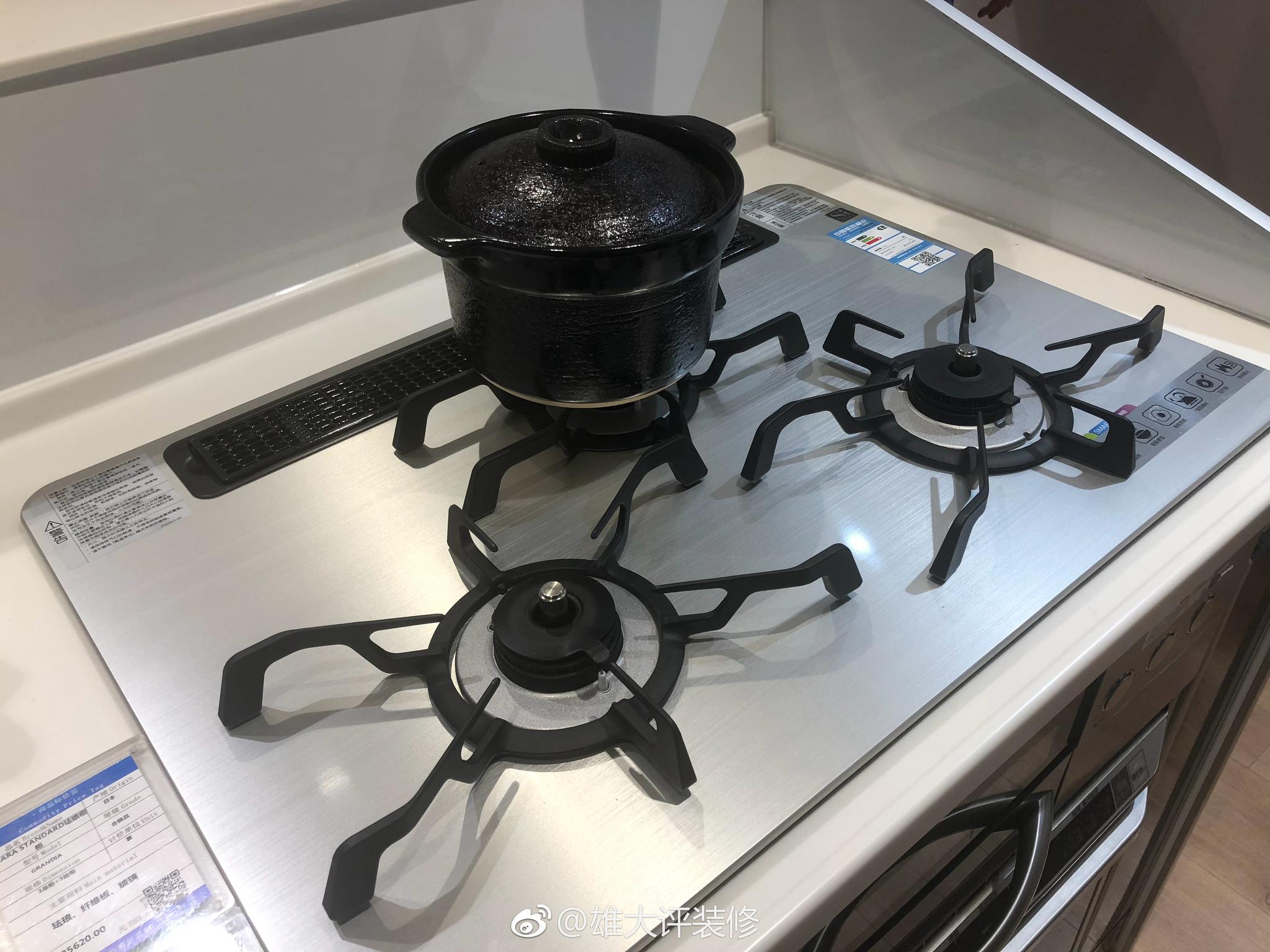 再发一组前几日去逛建材卖场看见的日本燃气灶