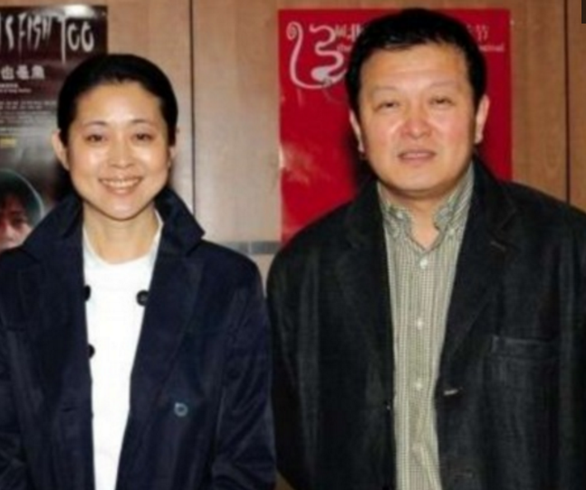 央视主持人倪萍现任老公杨亚洲近照曝光,网友:比前任更丑